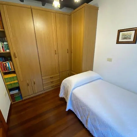 Holiday home Casa Gin Tazones